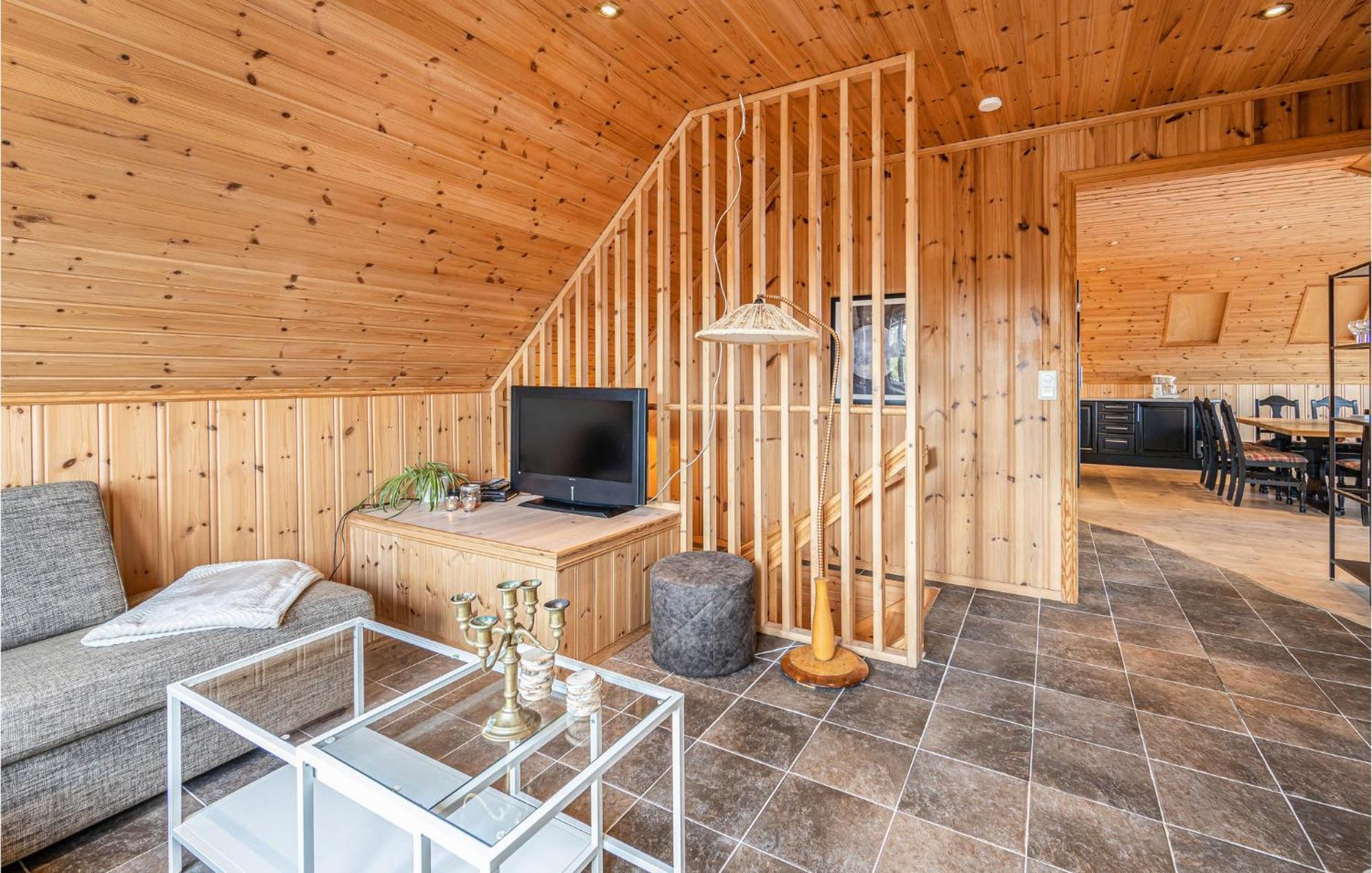 Sandvik  Awesome Home In Kvamsoy With Jacuzzi מראה חיצוני תמונה