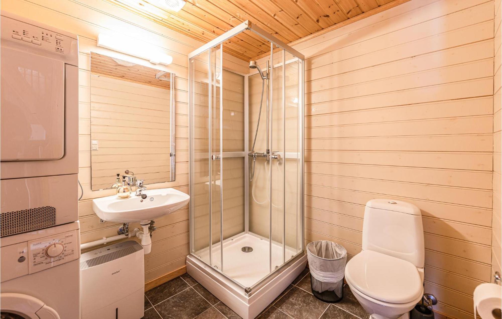 Sandvik  Awesome Home In Kvamsoy With Jacuzzi מראה חיצוני תמונה